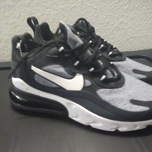 New 2019 Nike Air Max 270 React  Men's size 6
